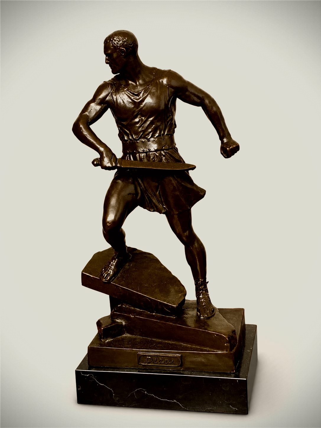 Gladiator Sculpture – Classical Style
