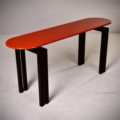 Rare console italienne mid-century en laque cinabre et métal noir, par Cidue