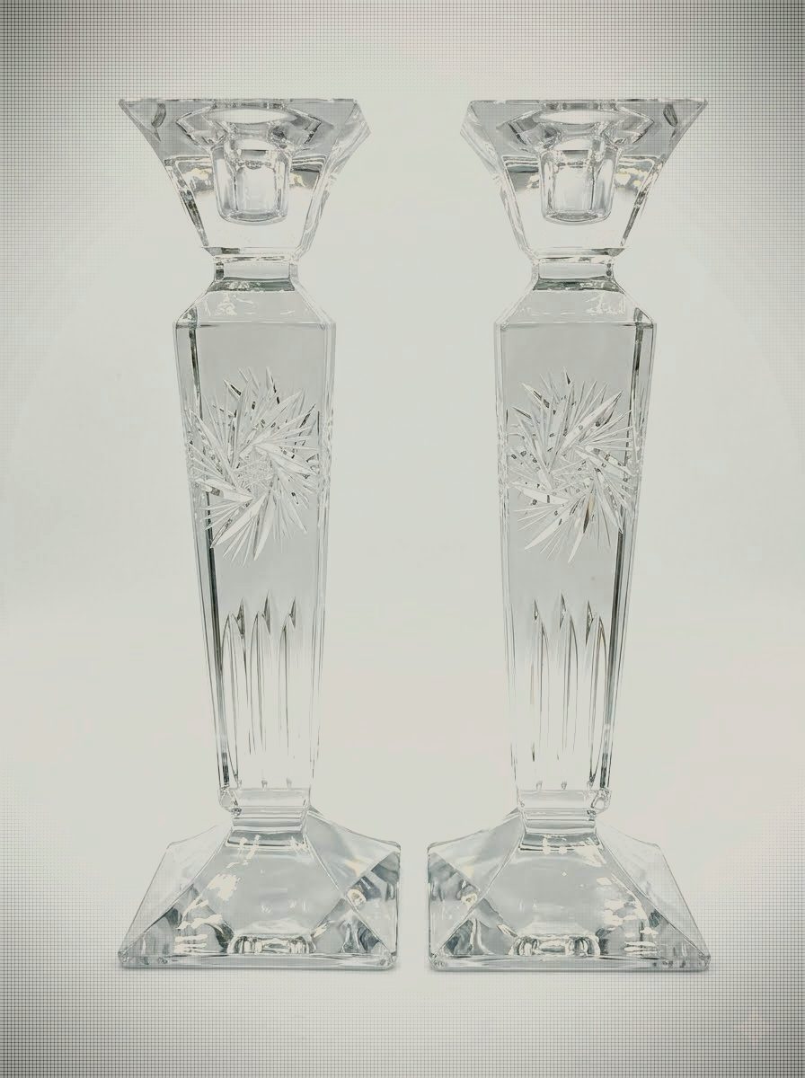 Paire de bougeoirs originaux en cristal de Bohême à motif de moulinet