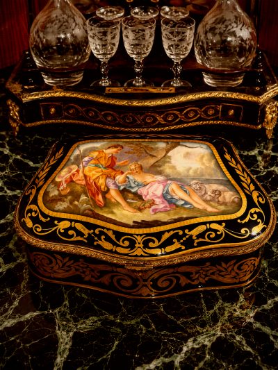 Boîte à bijoux en porcelaine dans le goût de Sèvres, XIXe siècle
