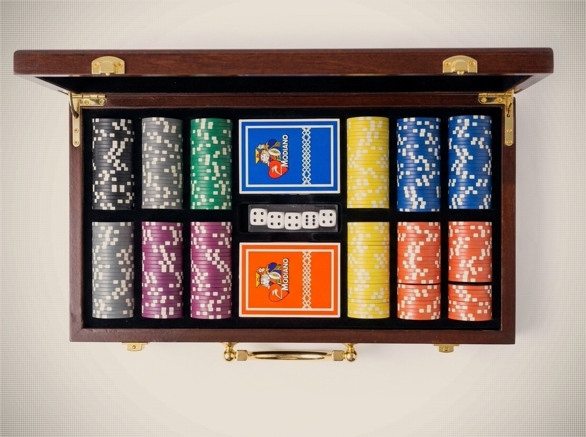 LAS Vegas-themed Wooden Poker Chip Set Case